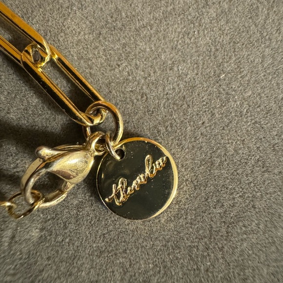 The Sis Kiss Gold Tone Chain Bracelet - Picture 2 of 5